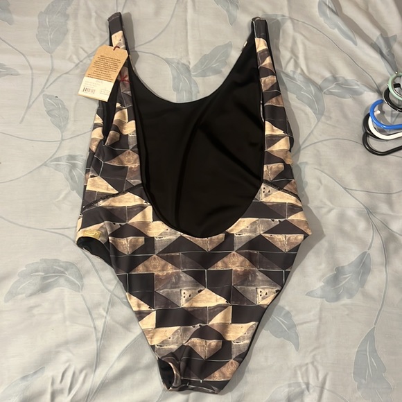 Low back reversible black and sage, black, tan tile print solid black one piece - Picture 3 of 4